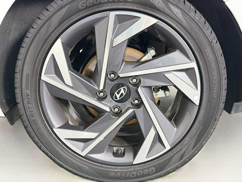 Used 2025 Hyundai Elantra Limited FWD image 34