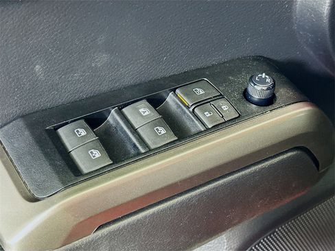 Used 2022 Toyota Tacoma SR5 w/ Technology Package image 14