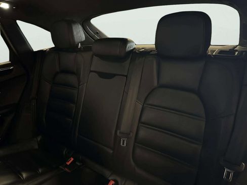 Used 2015 Porsche Macan Turbo AWD/4WD image 18