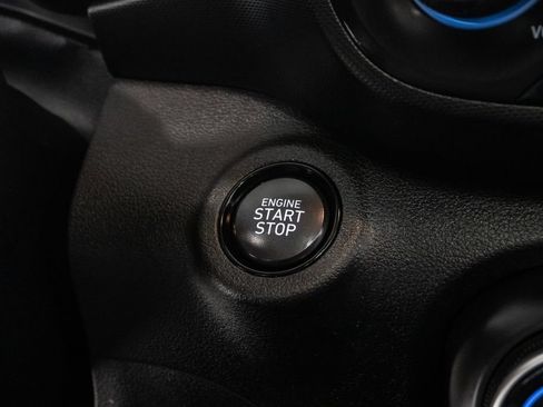 Used 2025 Hyundai Venue SEL FWD image 17