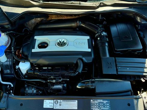 Used 2011 Volkswagen Golf 4-Door FWD image 43
