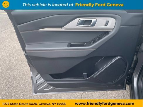 Used 2025 Ford Explorer Active w/ Active Comfort Package AWD/4WD image 12