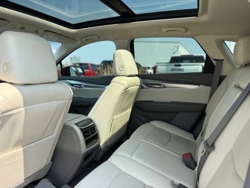 Used 2022 Cadillac XT5 Premium Luxury w/ Technology Package AWD/4WD image 7