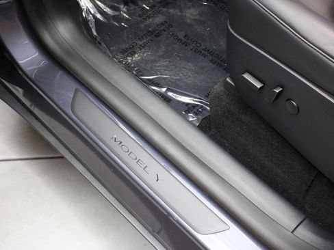 Used 2022 Tesla Model Y Performance image 38