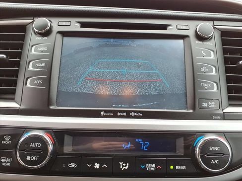 Used 2017 Toyota Highlander XLE AWD/4WD image 24