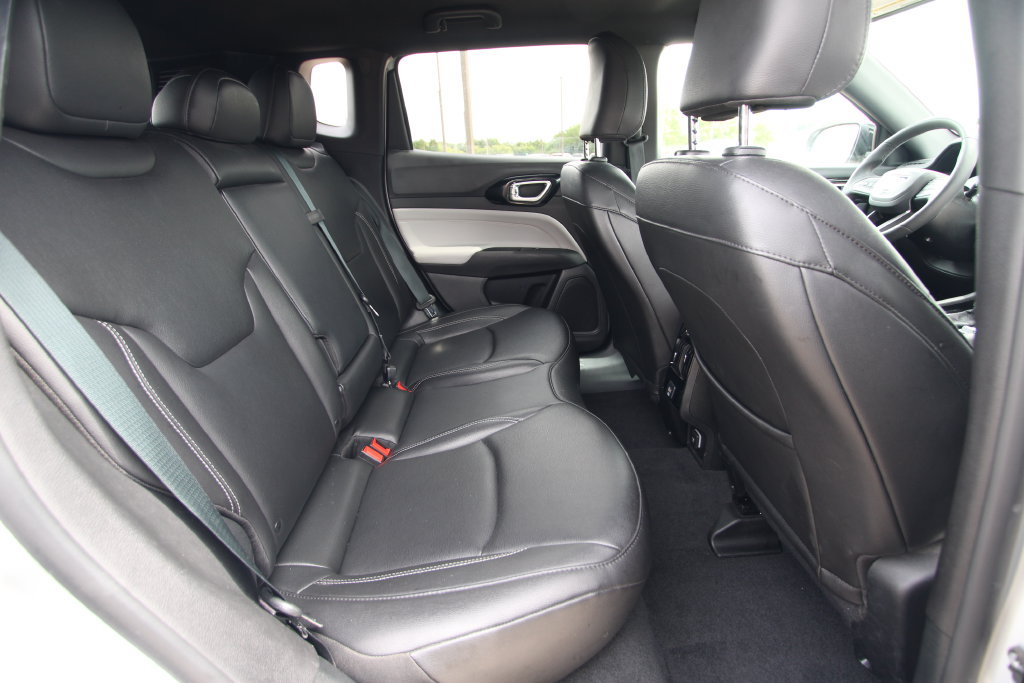Used 2025 Jeep Compass Limited AWD/4WD image 9