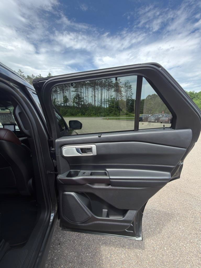 Used 2020 Ford Explorer Platinum w/ Premium Technology Package AWD/4WD image 17