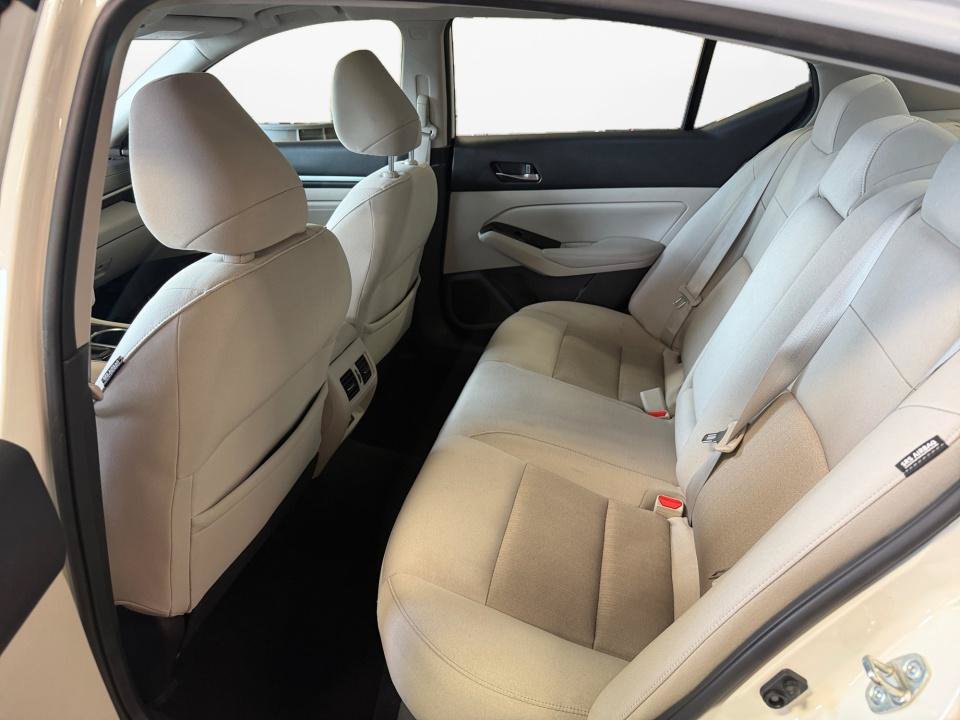 Used 2020 Nissan Altima 2.5 SV FWD image 16