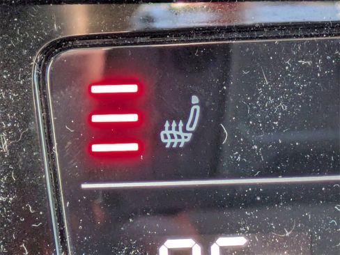 Used 2025 Volkswagen Jetta SE image 18