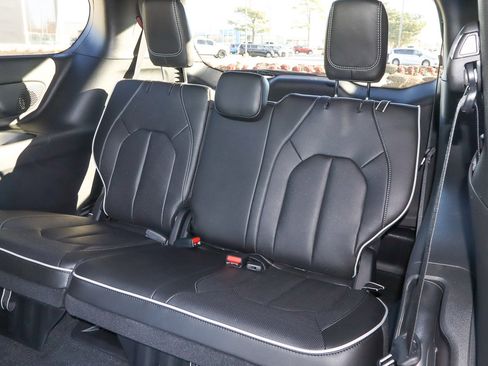 New 2026 Chrysler Pacifica Limited w/ Uconnect Theater Family Group image 17