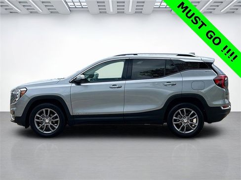 Used 2024 GMC Terrain SLT image 2