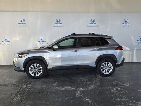 Used 2023 Toyota Corolla Cross LE image 3