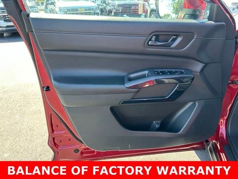 Used 2025 Nissan Pathfinder SV FWD image 12