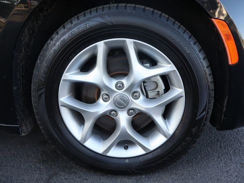 Used 2019 Chrysler Pacifica Touring-L Plus w/ Tire & Wheel Group FWD image 44