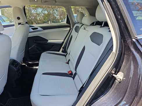 Used 2025 Volkswagen Taos SE w/ Panoramic Sunroof Package image 15