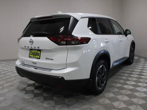 Used 2024 Nissan Rogue SV image 11