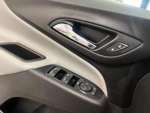 Used 2018 Chevrolet Equinox LT FWD image 22