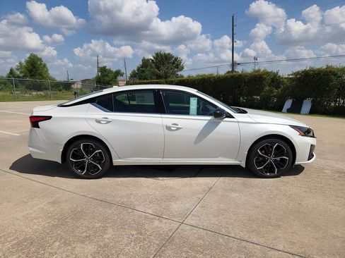 New 2025 Nissan Altima 2.5 SR image 3