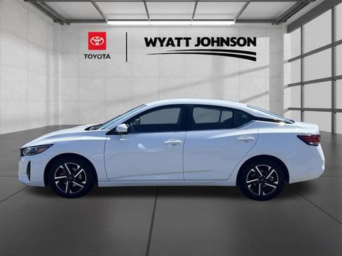 Used 2024 Nissan Sentra SV FWD image 2