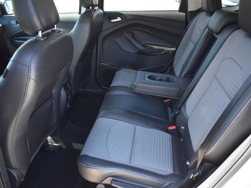 Used 2019 Ford Escape SE image 18