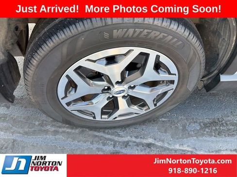 Used 2024 Subaru Forester Premium AWD/4WD image 6