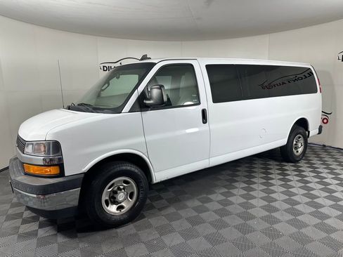 Used 2018 Chevrolet Express 3500 LT w/ LT Preferred Equipment Group RWD image 2