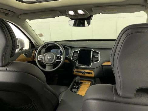 Used 2025 Volvo XC90 B6 Plus AWD/4WD image 14