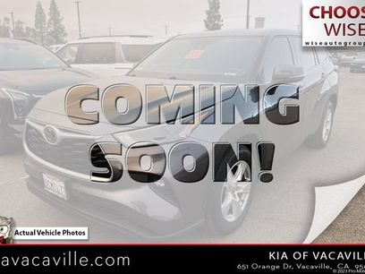 Used 2022 Toyota Highlander LE