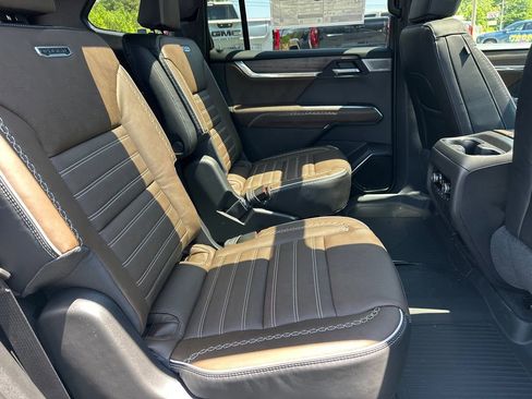 New 2026 GMC Acadia Denali Ultimate FWD image 16