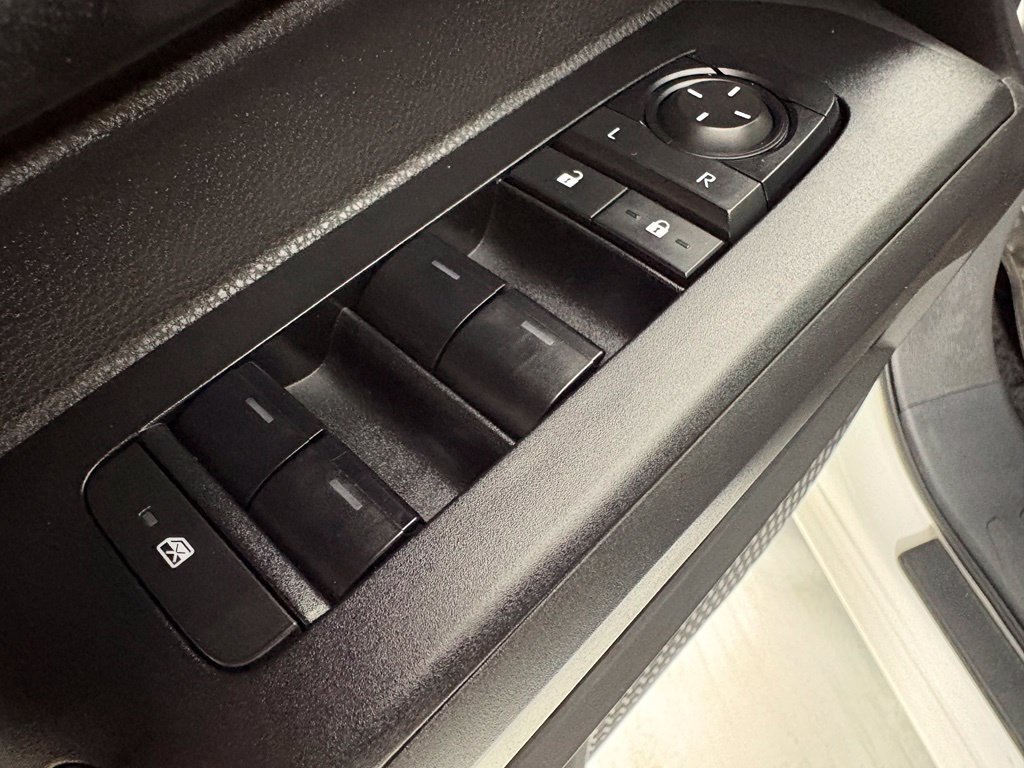 Used 2024 Toyota Tacoma SR5 AWD/4WD image 19