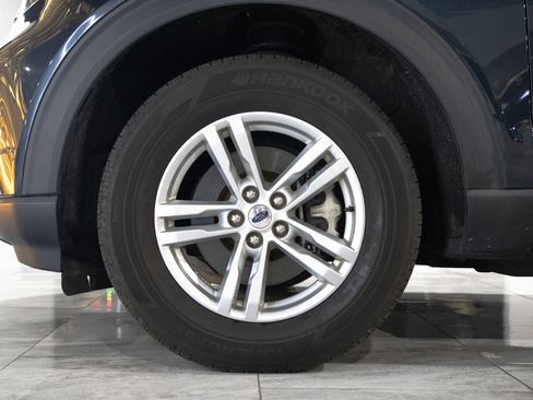Used 2023 Ford Explorer XLT AWD/4WD image 34