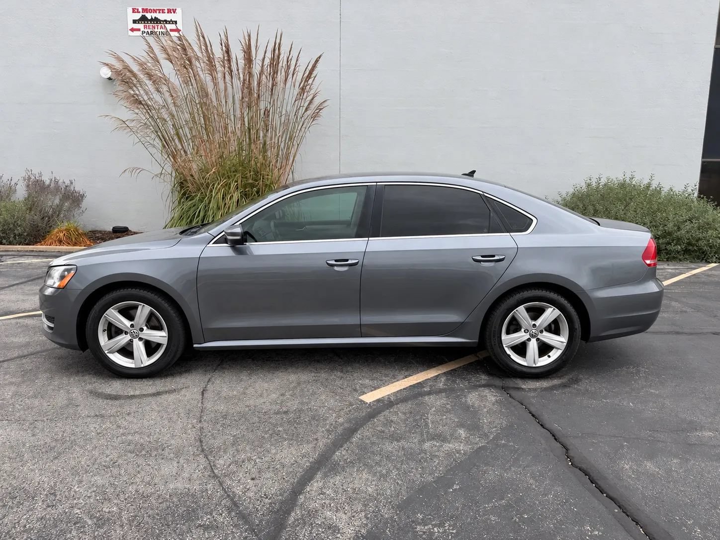 Used 2013 Volkswagen Passat 2.5 SE FWD image 2