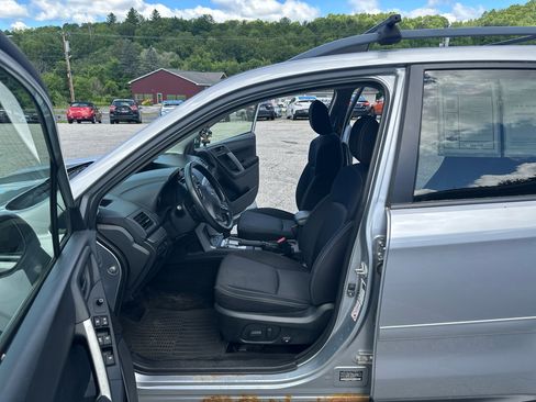 Used 2017 Subaru Forester 2.5i Premium image 7