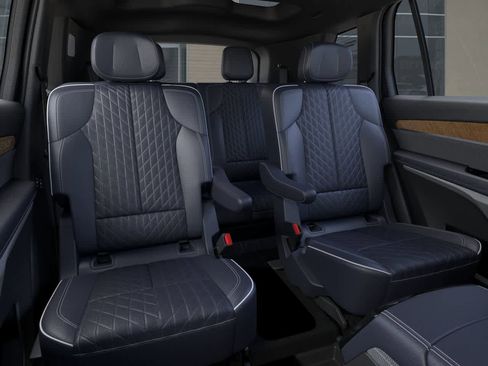 New 2026 Cadillac Vistiq Premium Luxury w/ LPO, Floor Liner Package image 17