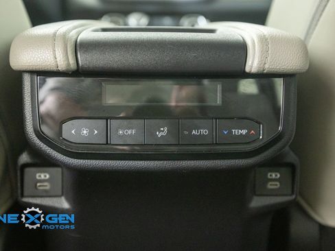 Used 2024 Toyota Grand Highlander AWD image 30