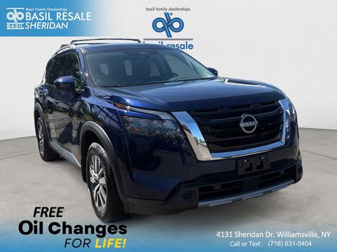 Used 2025 Nissan Pathfinder SL AWD/4WD image 1