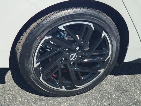 New 2026 Nissan Sentra SR w/ Floor Mat Package FWD image 3