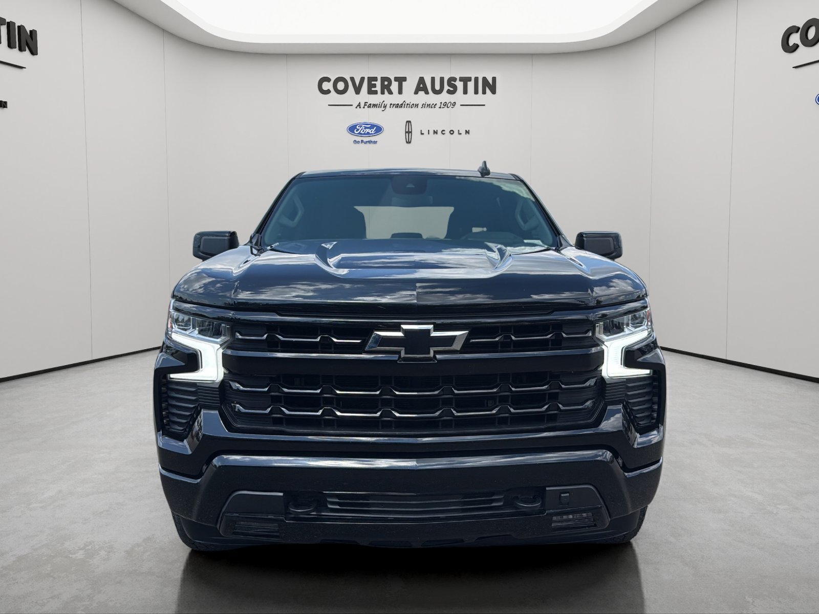 Used 2024 Chevrolet Silverado 1500 RST AWD/4WD image 8