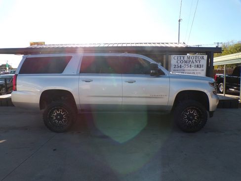 Used 2016 Chevrolet Suburban LT image 1