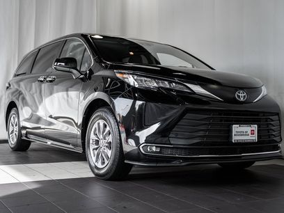 Used 2022 Toyota Sienna XLE