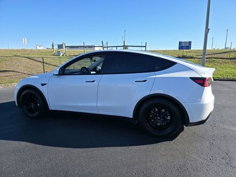 Used 2021 Tesla Model Y Long Range image 7