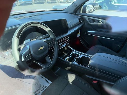 New 2025 Chevrolet Traverse LT w/ Enhanced Driving Package FWD image 10