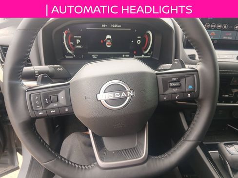 Used 2025 Nissan Rogue SL image 13