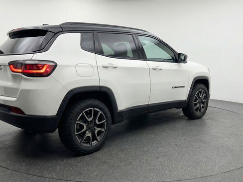 Used 2025 Jeep Compass Trailhawk AWD/4WD image 9