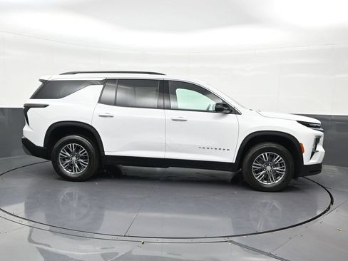 Used 2025 Chevrolet Traverse LT FWD image 7