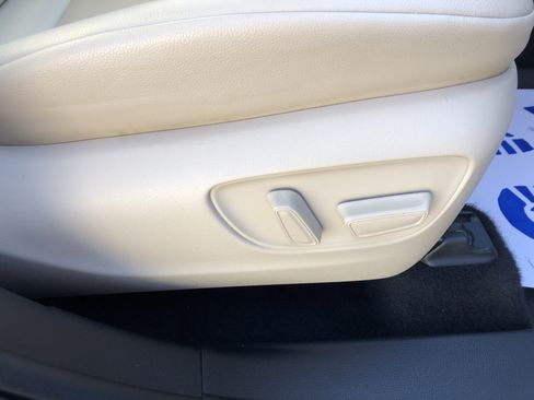 Used 2022 Toyota Highlander XLE image 12