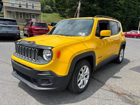 Used 2018 Jeep Renegade Latitude FWD image 3