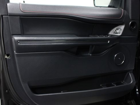 Used 2024 Ford Expedition Limited image 11