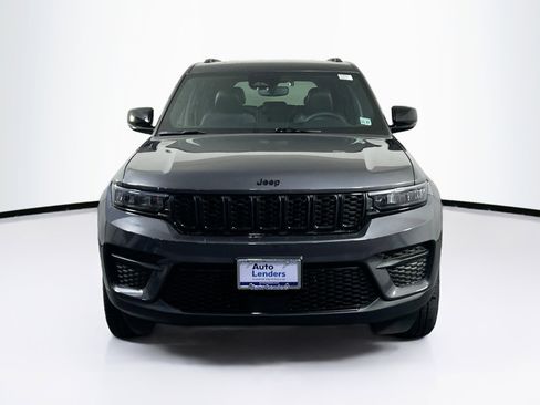 Used 2023 Jeep Grand Cherokee Altitude AWD/4WD image 2