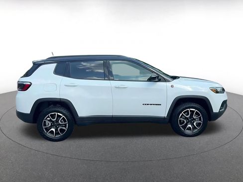 Used 2025 Jeep Compass Trailhawk AWD/4WD image 15